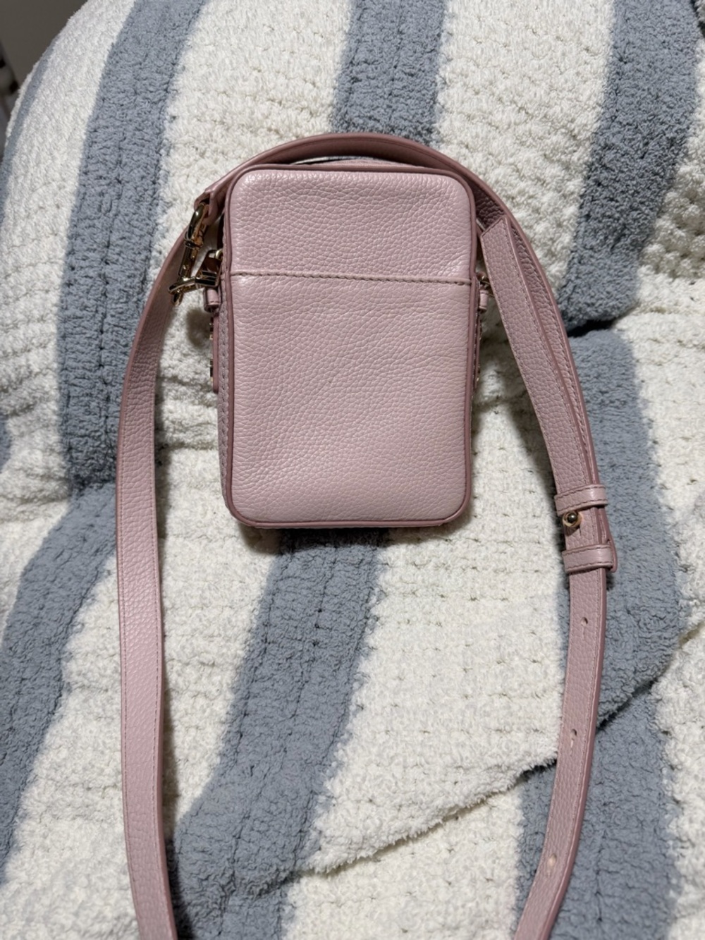 Marc Jacobs Pink Crossbody Bag with Gold Hardware - Picture 2 of 5